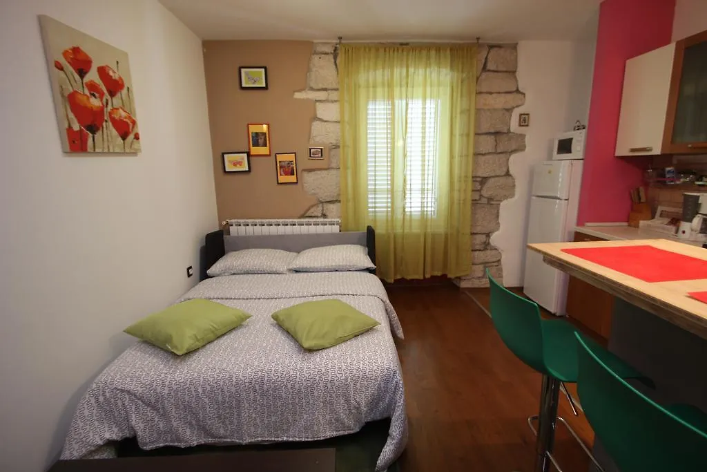 Top Center Room & Apartment Póla