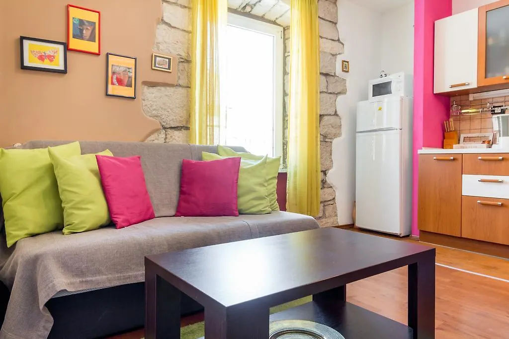 Top Center Room & Apartment Póla