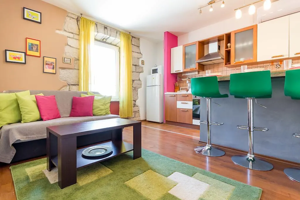 Top Center Room & Apartment Póla