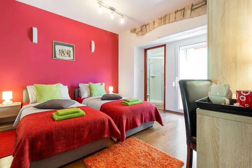 Top Center Room & Apartment Póla