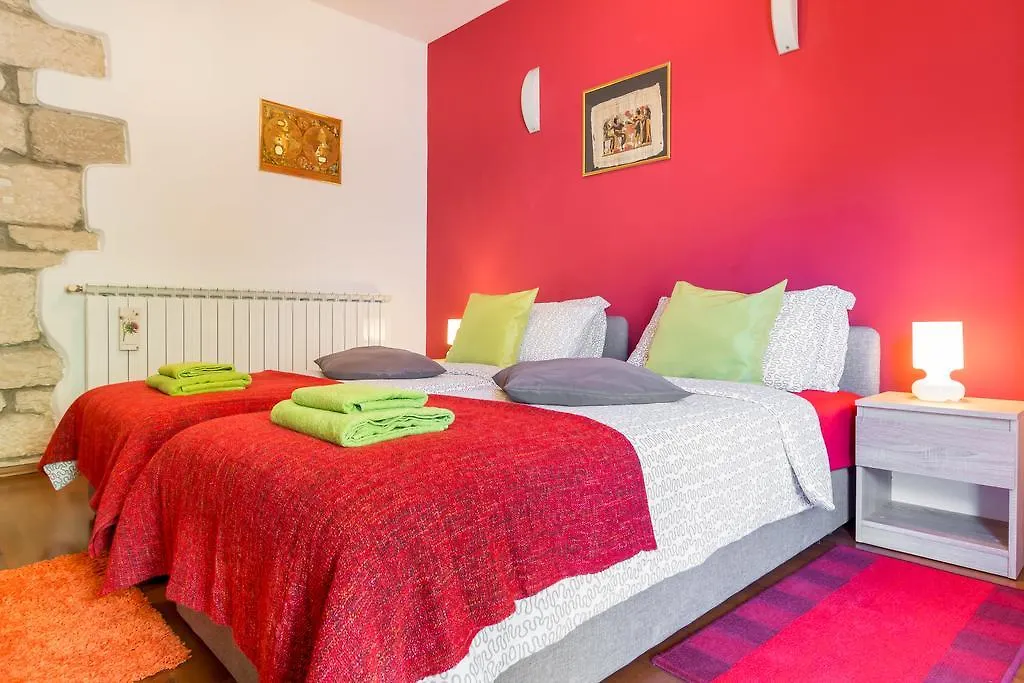 Top Center Room & Apartment Póla