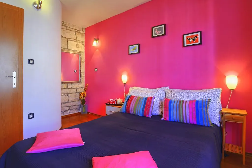 Top Center Room & Apartment Póla